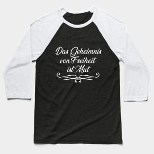 Das Geheimnis von Freiheit ist Mut Demo Baseball T-Shirt